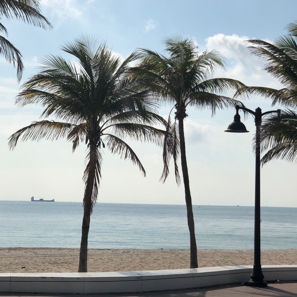 MEET YOUR POSHER 🌸 - Picture 2 of 2